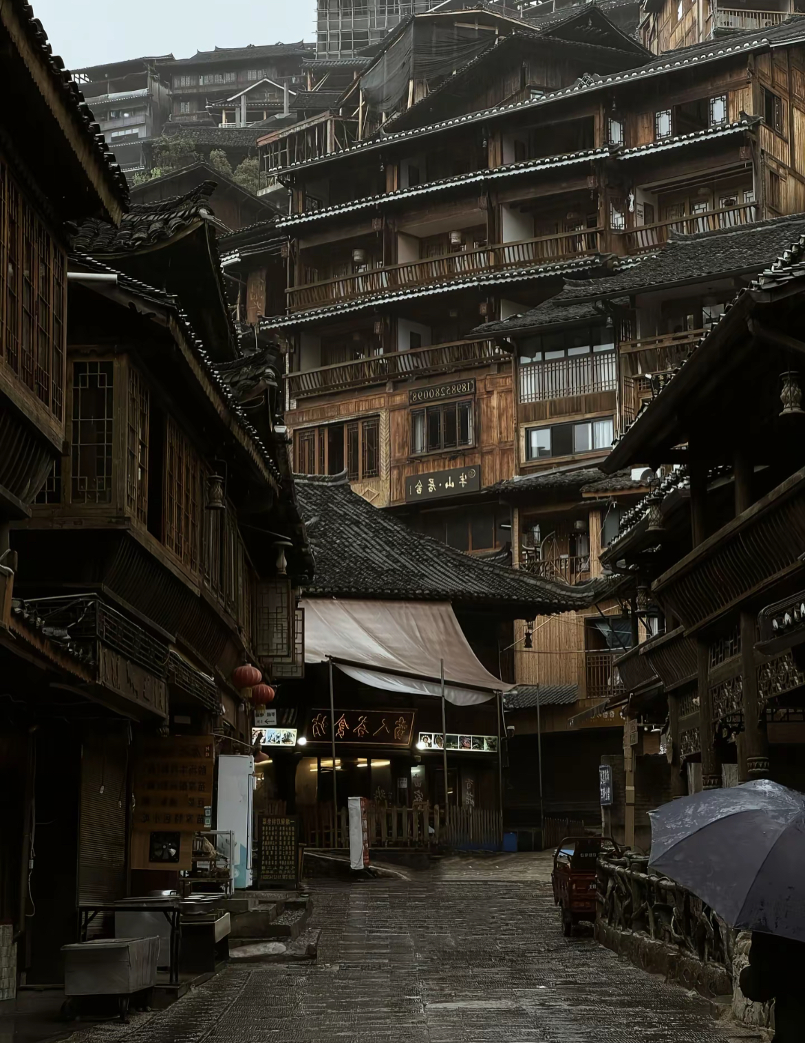 苗寨全景